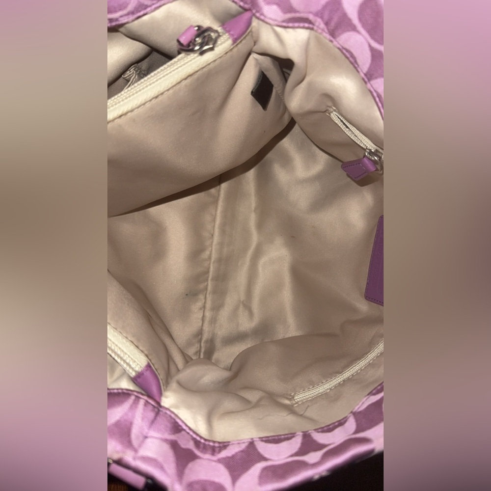 Coach Ashley Signature satchel in purple sateen and patent leather - Picture 6 of 10